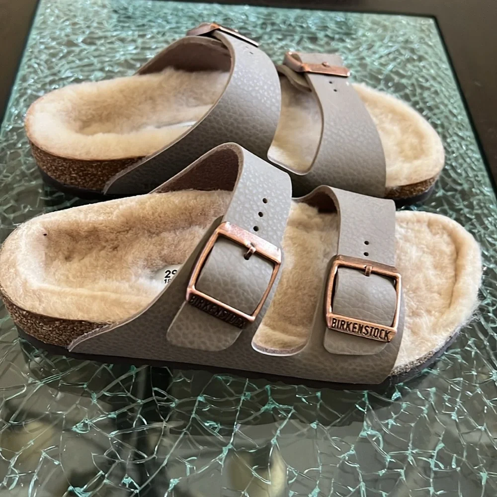 🆕 Birkenstock Beige Shearling Lined kids Sandals